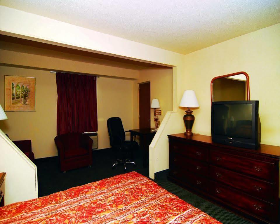 Econo Lodge Inn & Suites Binghamton Exterior foto